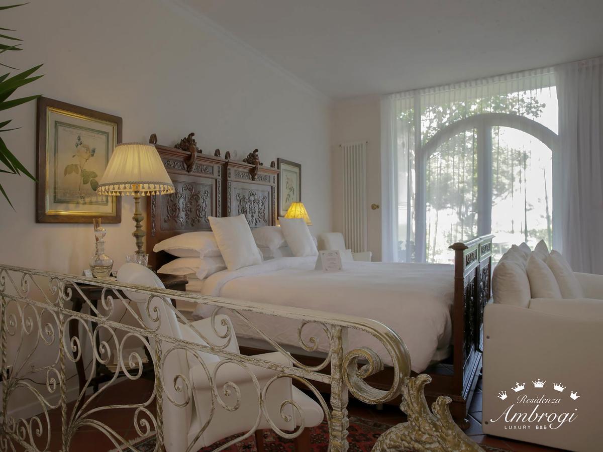 Residenza Ambrogi Aparthotel อูร์บีโน ภายนอก รูปภาพ