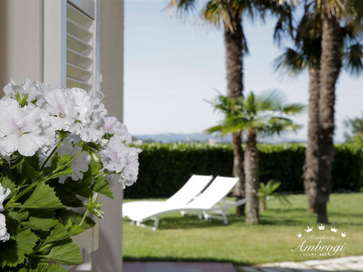 Residenza Ambrogi Aparthotel อูร์บีโน ภายนอก รูปภาพ